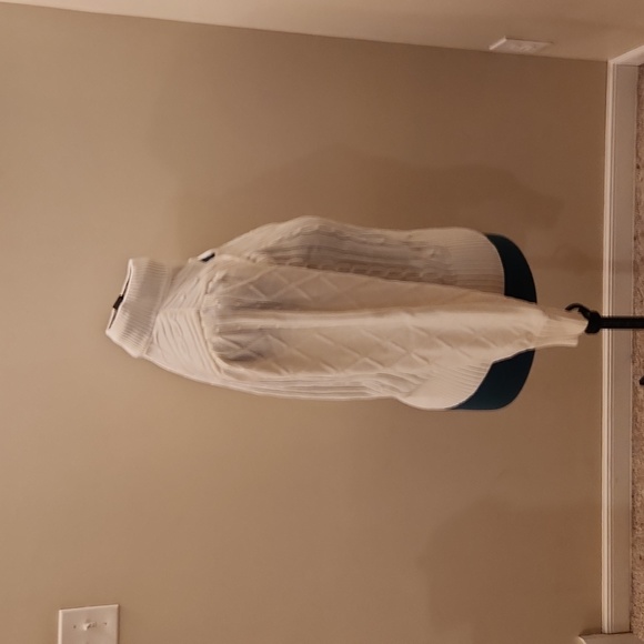 Creamy white sweater with peek-a-boo detail - Picture 3 of 6